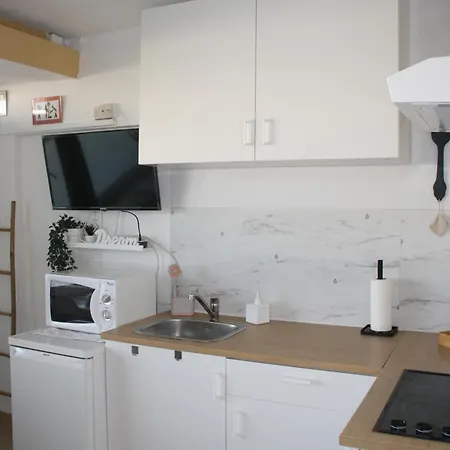 Appartamento Joli à Louer à La Belge *